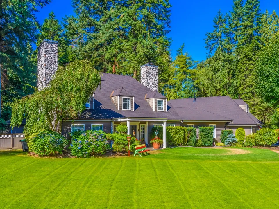 Your Lawn Co. demo website: house with a freshly striped lawn